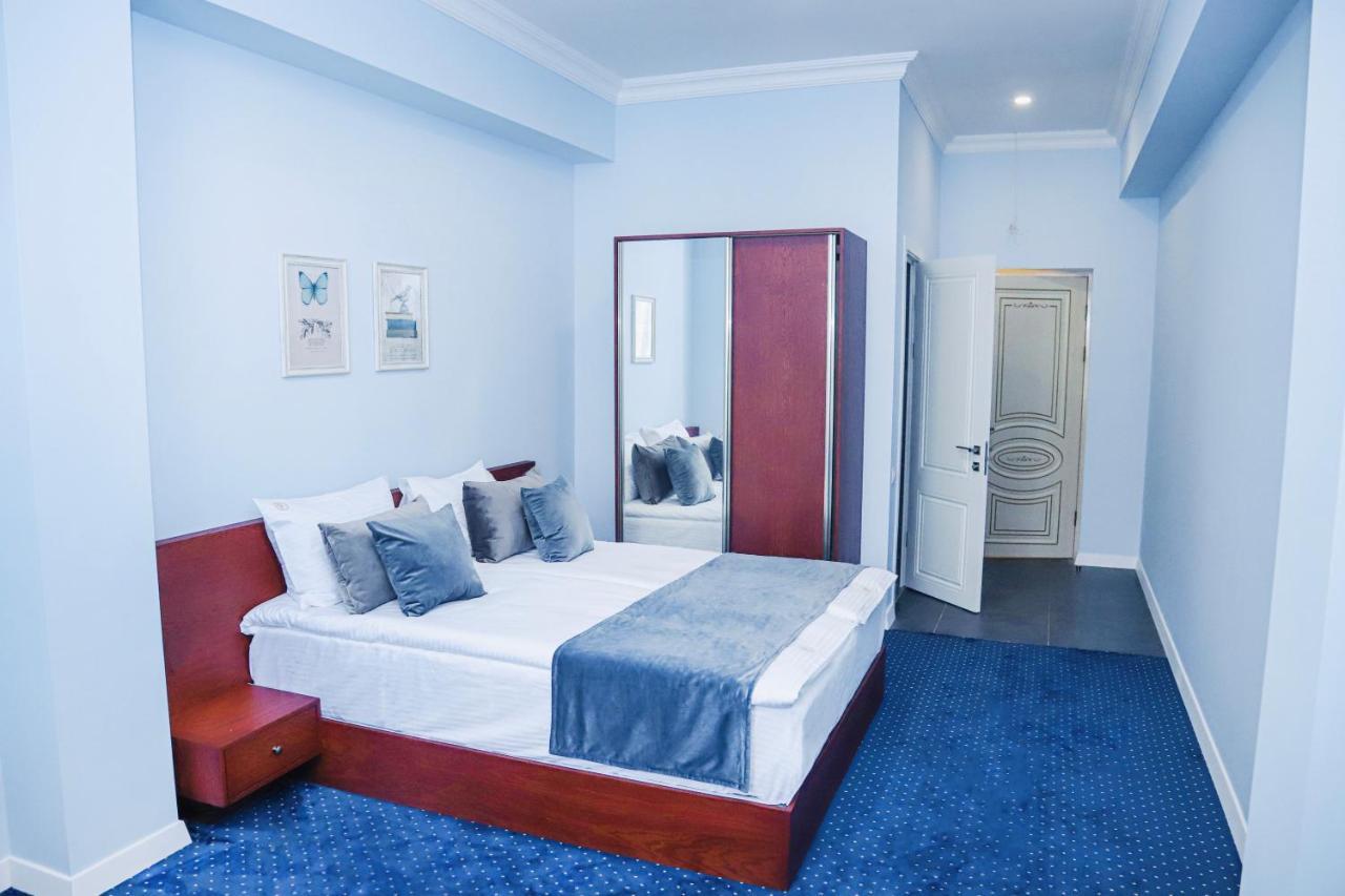 Grand Fortune Hotel Yerevan Bagian luar foto