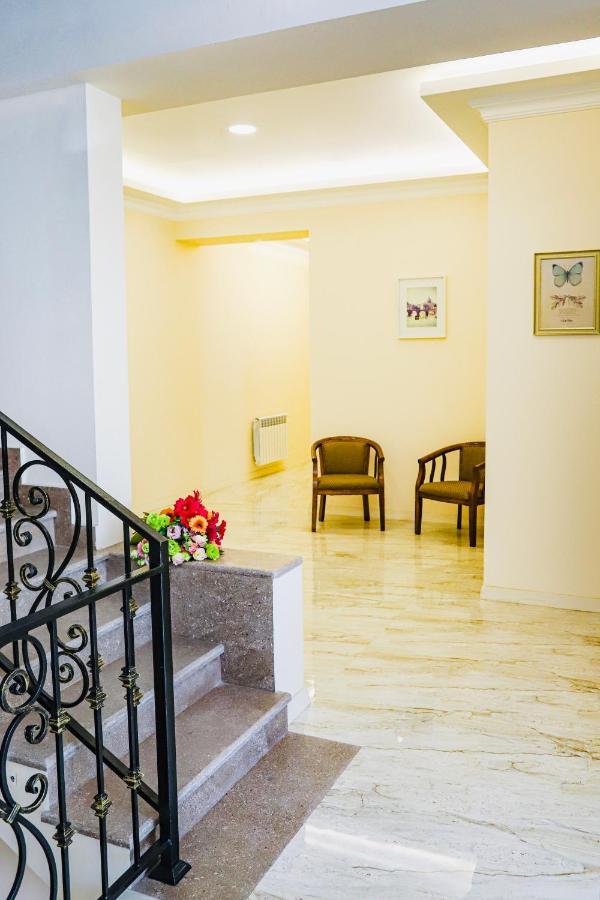 Grand Fortune Hotel Yerevan Bagian luar foto