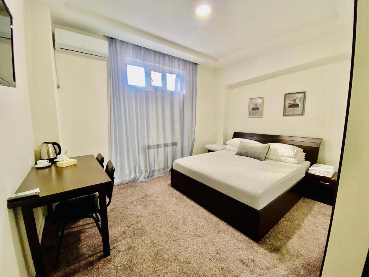 Grand Fortune Hotel Yerevan Bagian luar foto