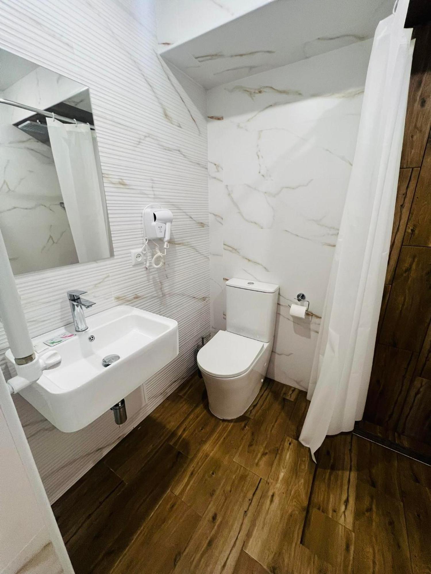Grand Fortune Hotel Yerevan Bagian luar foto